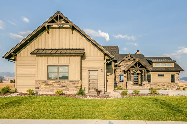istock Home siding shining bright in the sun 1368301760