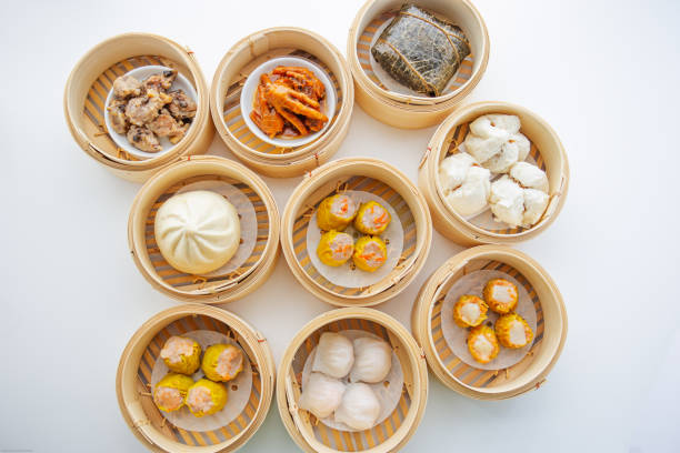 descripción general de dim sum surtido - shumai fotografías e imágenes de stock