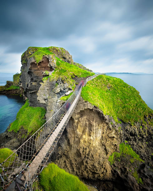 carrick a rede puente de cuerda - carrick a rede fotograf�ías e imágenes de stock