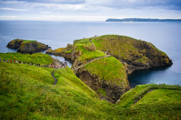 carrick a rede puente de cuerda - carrick a rede fotografías e imágenes de stock