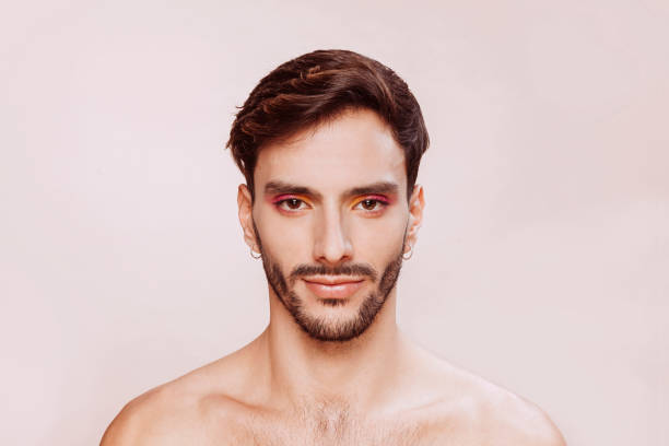 retrato de beleza de homem gay com sombra no estúdio - fashion shirtless caucasian one person - fotografias e filmes do acervo