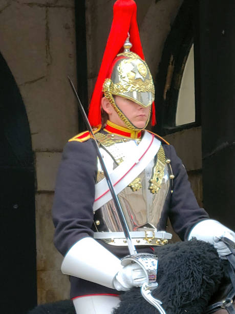 la garde montée au défilé horseguards - household cavalry photos et images de collection