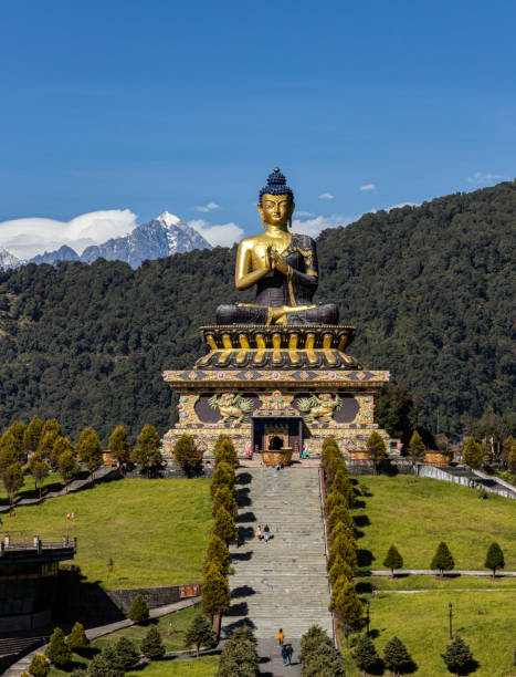 estatua de buda - sikkim fotografías e imágenes de stock