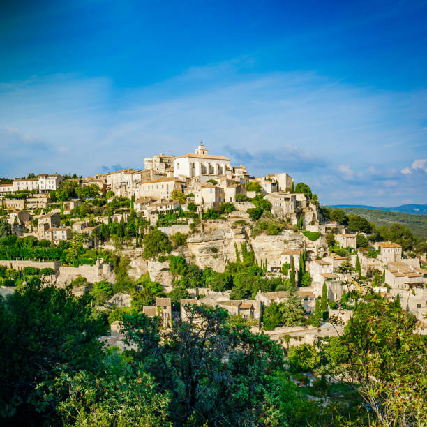 village of gordes in the luberon valley in provence, france - southern charm imagens e fotografias de stock