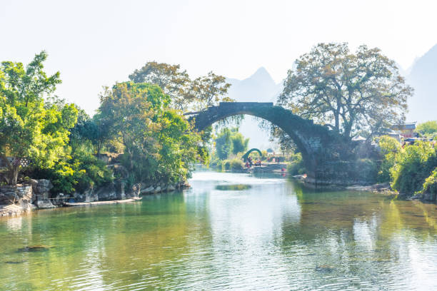 paesaggio del guangxi, cina - bridge beauty in nature travel destinations yangshuo foto e immagini stock