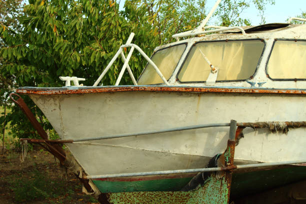 old white boat on the shore. close-up. background. - repairing sky luxury boat deck imagens e fotografias de stock