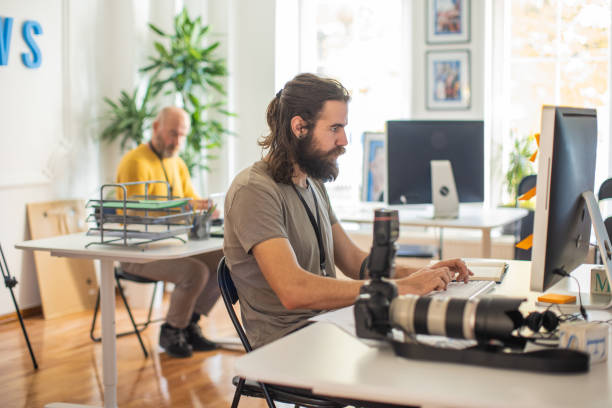 istock Male journalist, working on computer at the editorial office 1368404812