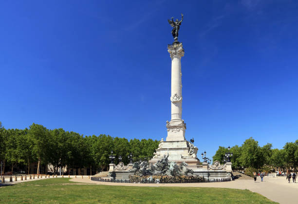 the monument to the girondins - monument aux girondins imagens e fotografias de stock