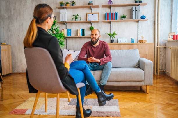 man during a psychotherapy session - psychiatrists couch imagens e fotografias de stock