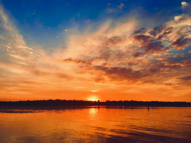 vivid sunset - romantisk himmel bildbanksfoton och bilder