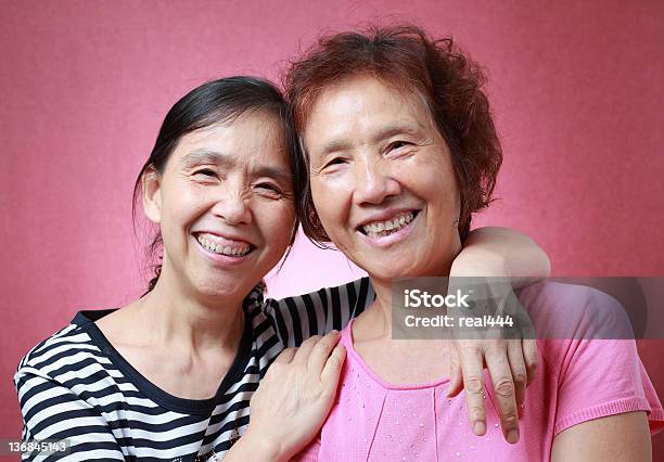 Photo libre de droit de Deux Sisters banque d'images et plus d'images libres de droit de 60-64 ans - 60-64 ans, 65-69 ans, Adulte