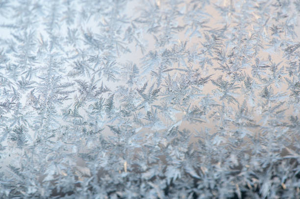 морозный кристалл льда обратно - frosted glass glass textured crystal стоковые фото и изображения