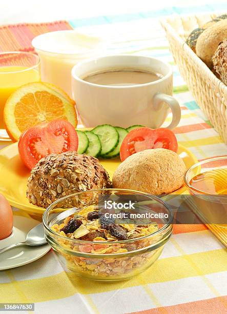 Pequenoalmoço Na Mesa - Fotografias de stock e mais imagens de Bola doce - Bola doce, Café - Bebida, Citrino