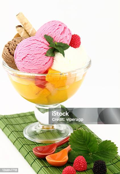 Ice Cream Stockfoto und mehr Bilder von Beere - Obst - Beere - Obst, Dessert, Eingefroren