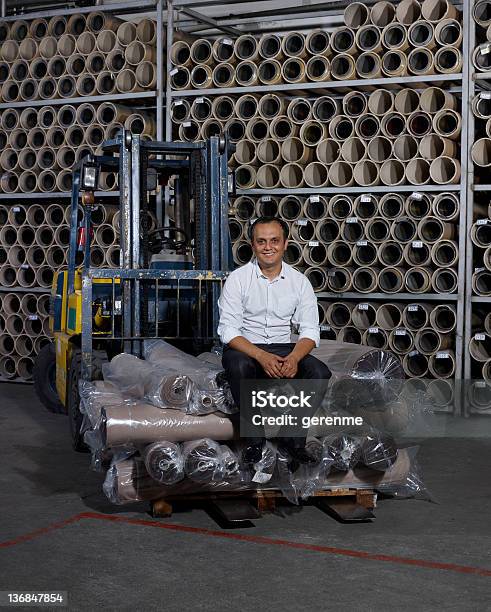 Young Refuerzo Foto de stock y más banco de imágenes de Fábrica - Fábrica, Gerente, Sentado