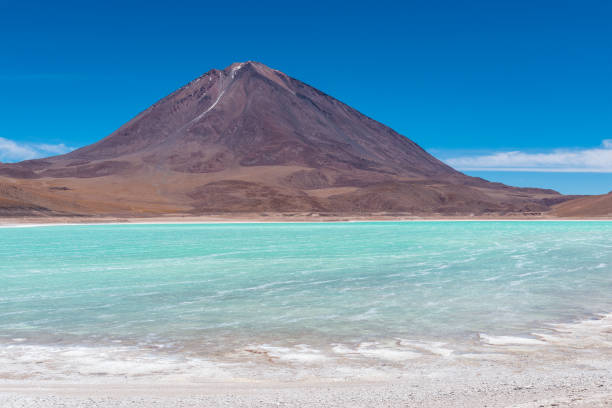 laguna verde, uyuni, bolivien - laguna colorada stock-fotos und bilder