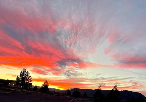 istock Sunset on the Warm Springs Indian Reservation 1368498095