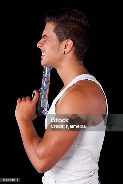Uomo In Pistola Puntamento Alla Sua Testa - Fotografie stock e altre immagini di Adulto - Adulto, Arma da fuoco, Armi