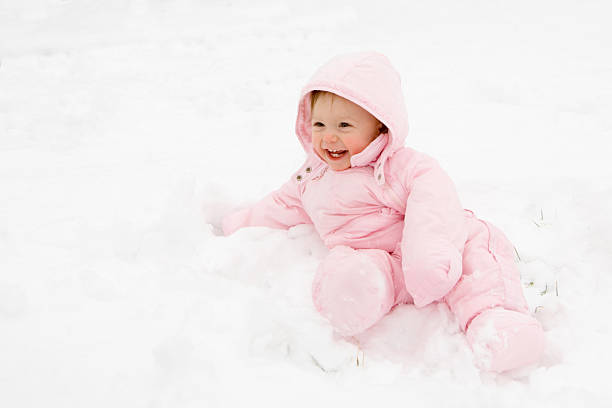 bebê rindo neve - winter child coat baby girls - fotografias e filmes do acervo
