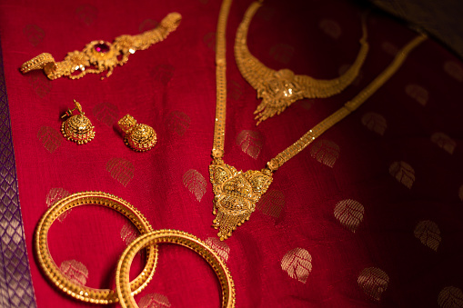 Bride's Golden jewellery for wedding