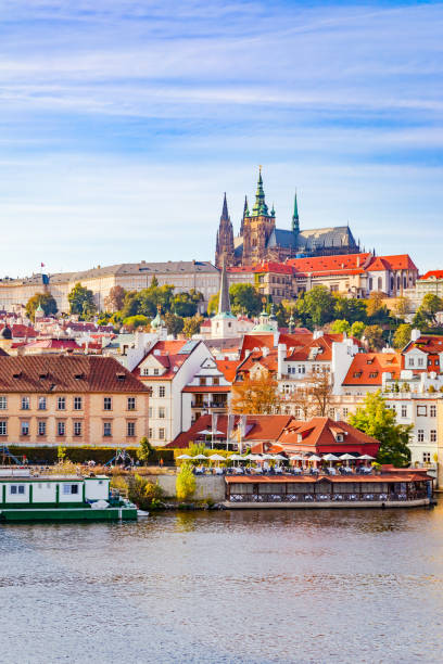 stadt prag - vltava river stock-fotos und bilder