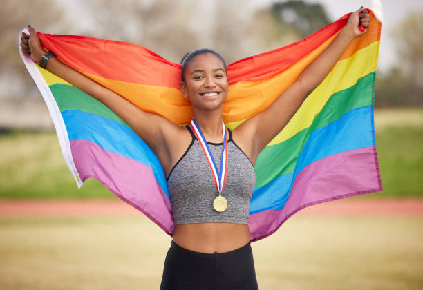 retrato cropped de uma jovem atleta atraente celebrando sua vitória - sport the olympic games athlete competition - fotografias e filmes do acervo