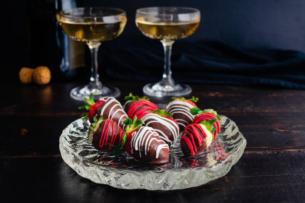chocolate covered strawberries and pineberries with champagne - champagne pink luxury table imagens e fotografias de stock