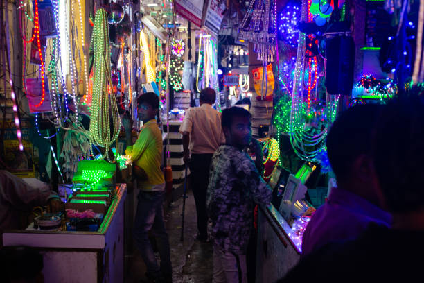 light market new delhi - consumerism indian ethnicity india delhi imagens e fotografias de stock