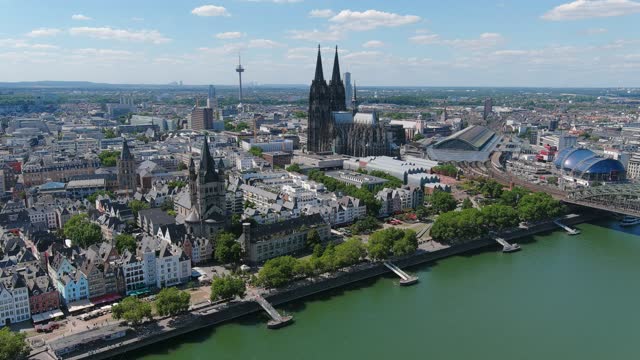 Aerial view of cityscape of Cologne, Cathedral Church of Saint Peter (Hohe Domkirche Sankt Petrus) in historic city center - landscape panorama of Germany from above, Europe