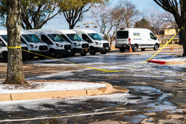 hertz delivery vans com neve e gelo - the hertz corporation - fotografias e filmes do acervo