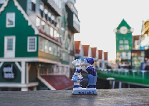 Con amor de Holanda. Dos figuritas que se han convertido en el icono más romántico de los Países Bajos. Es uno de los recuerdos de Holanda más comprados. photo
