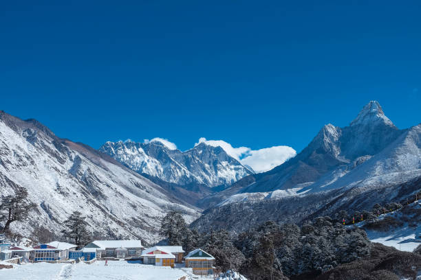 views of the snow-capped khumbu valley with the great mountains ama dablam, mt.everest and nuptse in the background from the tengboche monastery. - kloster fotografier bildbanksfoton och bilder