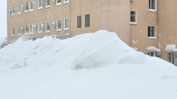 istock A snowdrift several meters high in the city center 1368743674