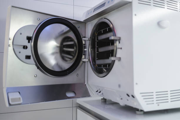 autoclave for sterilizing medical instruments - sterilizer imagens e fotografias de stock