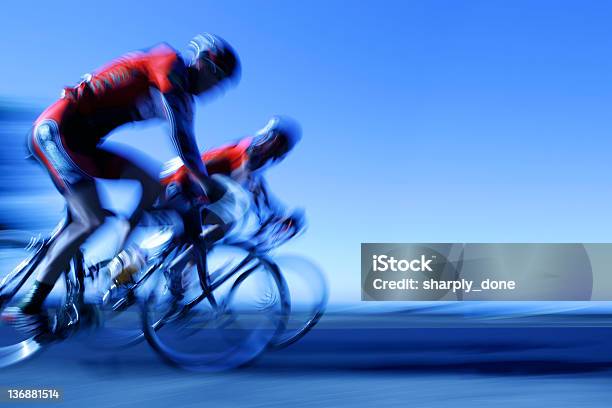 Xxl Гонки Велосипедистов — стоковые фотографии и другие картинки Кататься на велосипеде - Кататься на велосипеде, Взаимодействие, Спортивная команда