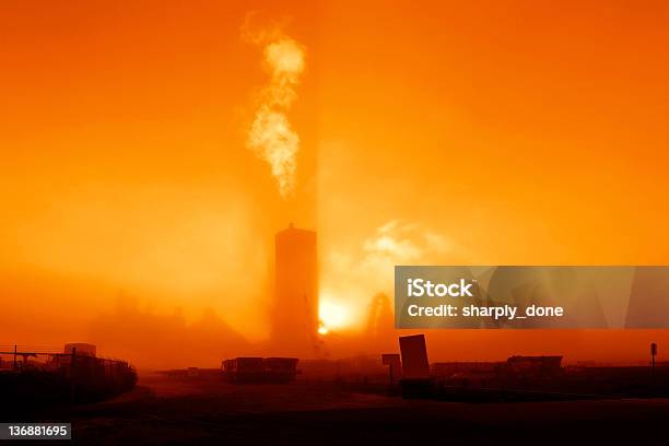 Luftverschmutzung Und Smog Stockfoto und mehr Bilder von Abenddämmerung - Abenddämmerung, Abgas, Bunt - Farbton