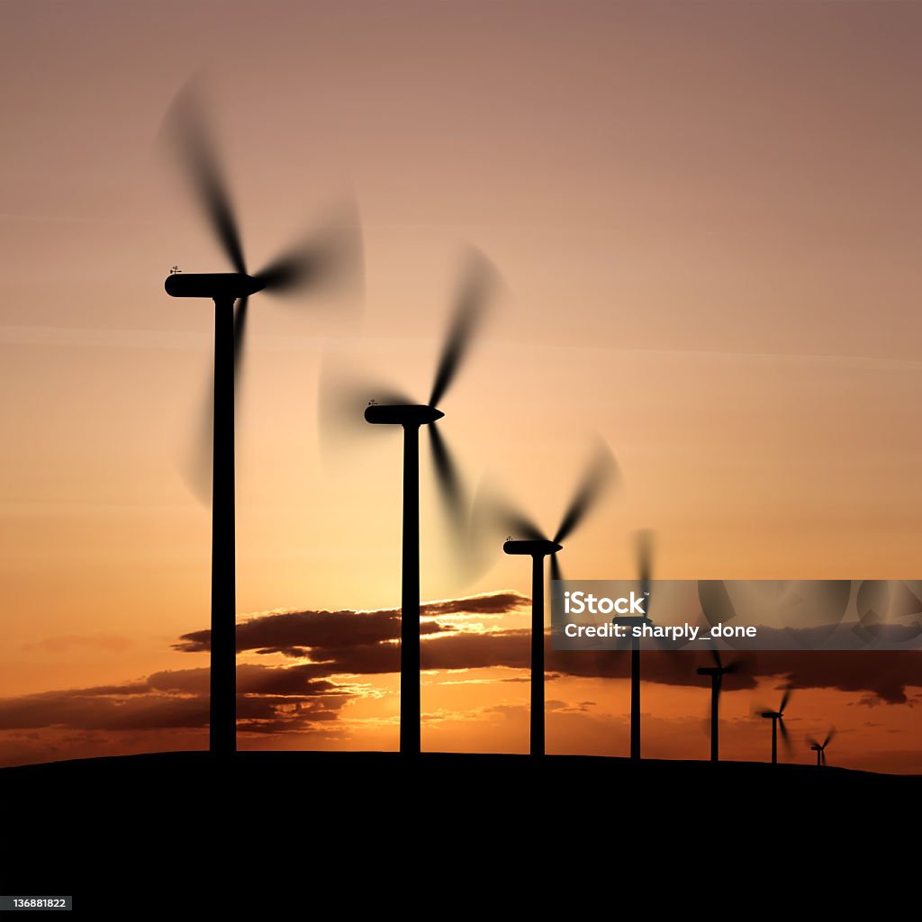 XXL wind farm atardecer - Foto de stock de Aerogenerador libre de derechos