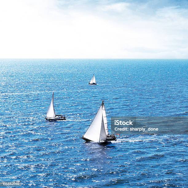 Windy Segelbooten Stockfoto und mehr Bilder von Groß - Groß, Passagierschiff, Aktivitäten und Sport