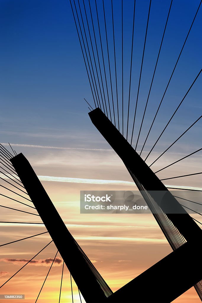 XXL-Hängebrücke silhouette - Lizenzfrei Fluchtpunktperspektive Stock-Foto