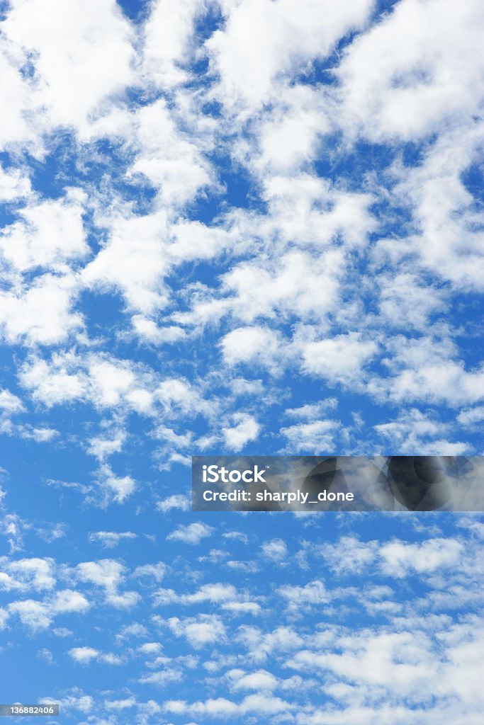 XXL amplia nubes y cielo azul - Foto de stock de Azul libre de derechos