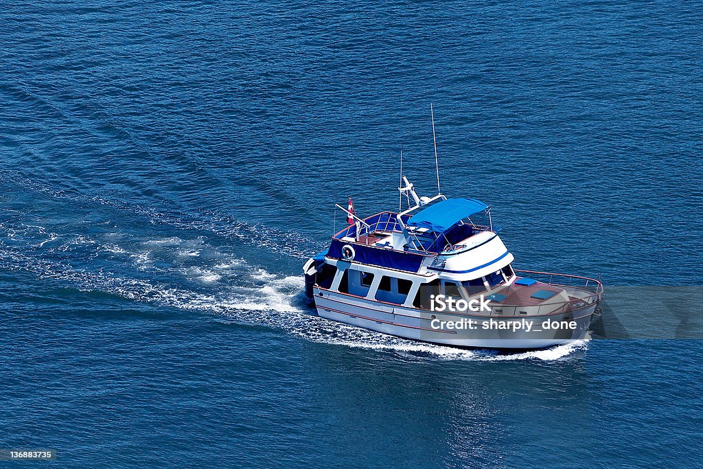 Lusso Barca a motore - Foto stock royalty-free di Acqua