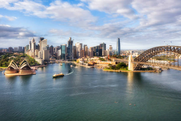 d syd kir circ quay ferry - sydney australia australia sydney harbor skyline photos et images de collection