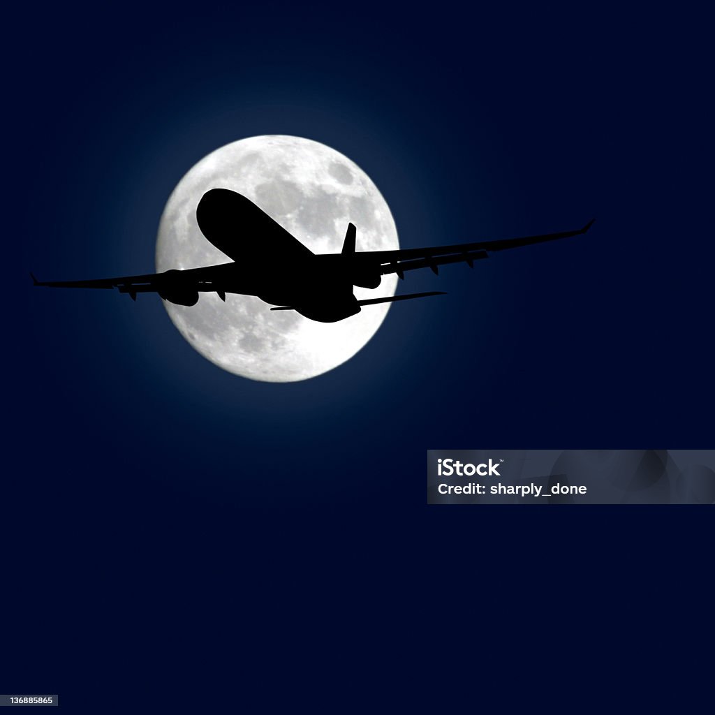 Samolot odrzutowy Wznosić się w nocy - Zbiór zdjęć royalty-free (Bez ludzi)