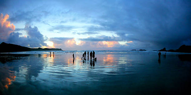 beach sunset silhouettes people in silhouette beach at dusk, panoramic frame washington state coast stock pictures, royalty-free photos & images