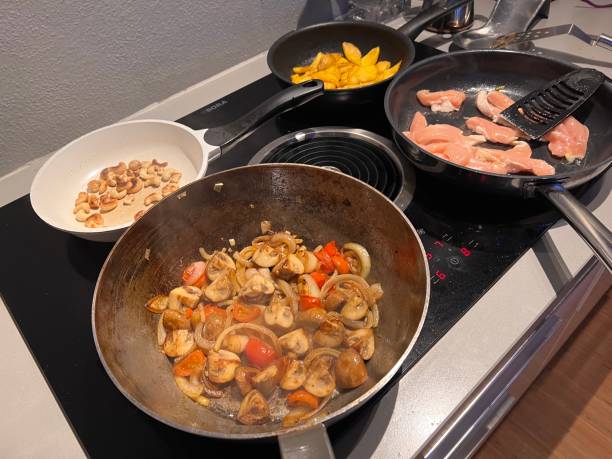 istock Lunch Dinner - Cashew Turkey Meat Mango Mushrooms 1368884527