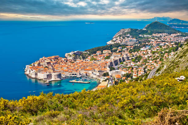 dubrovnik. the most famous tourist destination in croatia panoramic view - ploce imagens e fotografias de stock