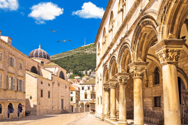 dubrovnik. rua de arquitetura de rua de pedra esculpida da vista dubrovnik - ploce - fotografias e filmes do acervo