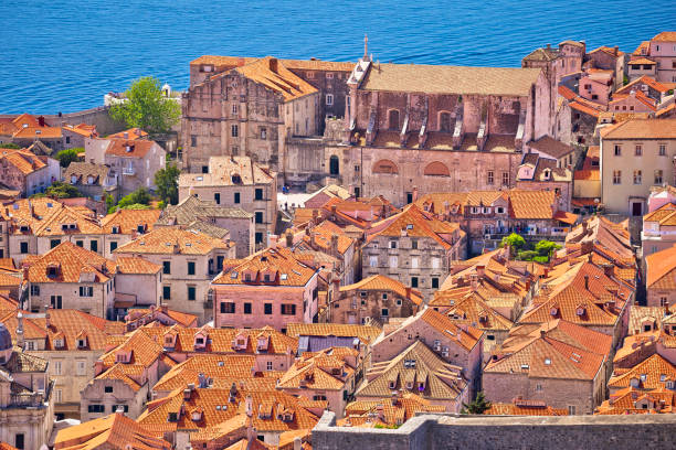 dubrovnik. view of dubrovnik rooftops and historic city center from above - ploce imagens e fotografias de stock