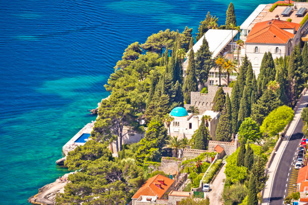 vista aérea da orla de dubrovnik e praia - ploce - fotografias e filmes do acervo