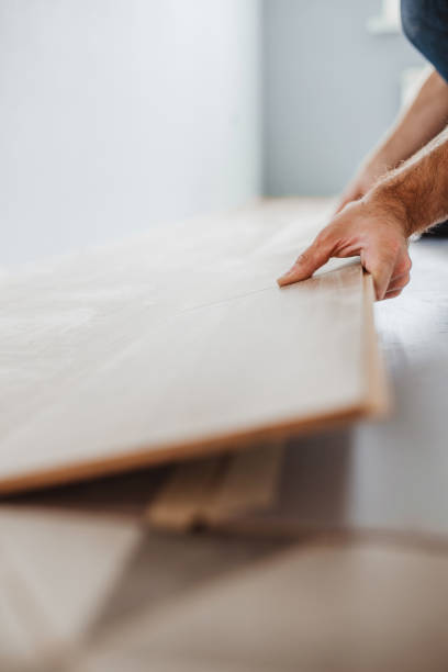 istock The laminate master connects the panels into one whole - do-it-yourself flooring 1368921015